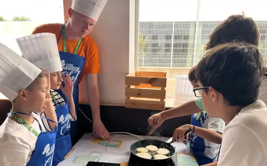 Cooking activity in English with one coach for every five participants.